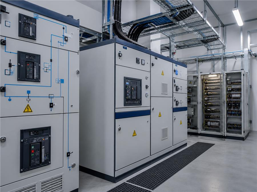 Sala técnica con cuadros eléctricos de media y baja tensión